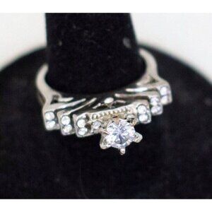Size 7, Vintage Lovely Rhinestones Princess Silver Tone Ring - A23